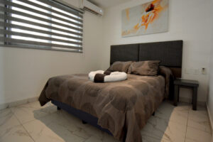 CHARMING ONE BEDROOM APARTMENT WITH PATIO, EXCELLENT LOCATION