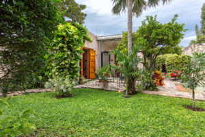 Private modern colonial estate with lush gardens in Mérida’s Historic Center