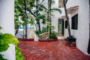LAS BRISAS RESIDENCES – 6 CONDO COMPOUND