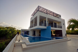 SERENE LIFE IN A CONTEMPORARY VILLA