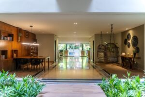 L CONDOS LIFESTYLE APARTMENT