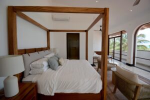PLAYA PARAISO BEACHFRONT TRES LEONES VILLA