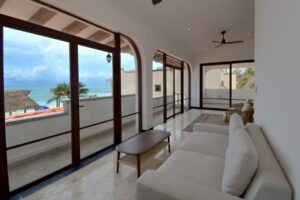 PLAYA PARAISO BEACHFRONT TRES LEONES VILLA