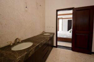 PLAYA PARAISO BEACHFRONT TRES LEONES VILLA