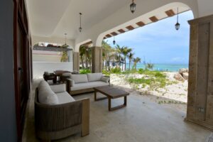 PLAYA PARAISO BEACHFRONT TRES LEONES VILLA