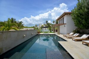 PLAYA PARAISO BEACHFRONT TRES LEONES VILLA