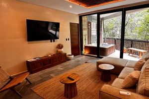 LUUM ZAMA GEM, 2 BEDROOMS WITH WHIRLPOOL TUB AND PRIVATE TERRACE