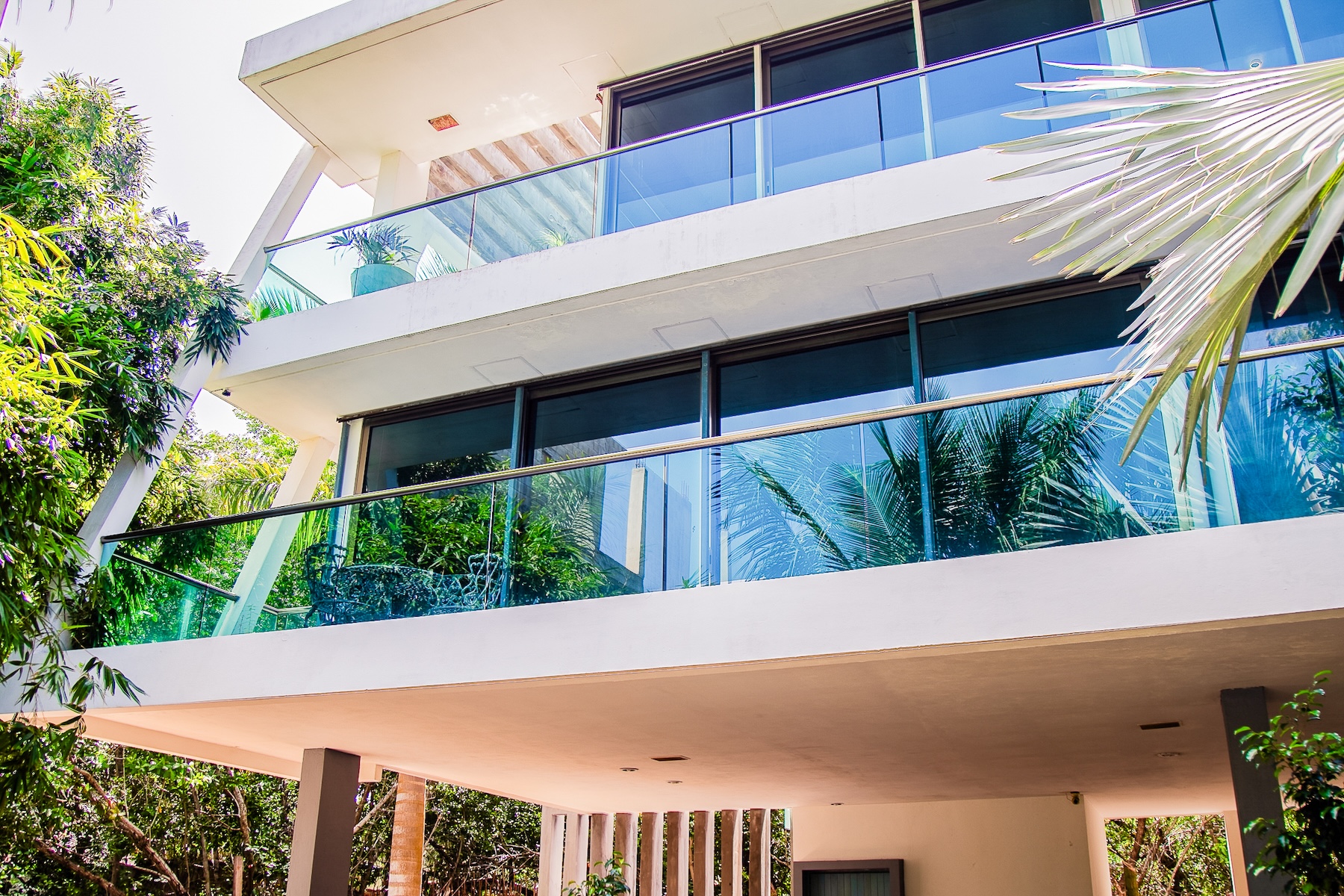 Tropical Living with Contemporary Design in Holbox Island