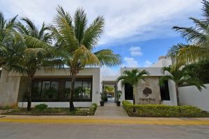 Modern Three-Bedroom Home in Selvanova Coto 3B