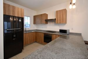 Modern Three-Bedroom Home in Selvanova Coto 3B