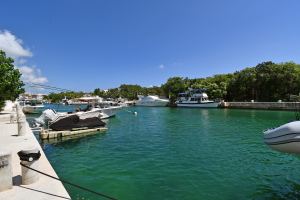 Move-In-Ready Apartment with Private Dock in Puerto Aventuras – Photo 1