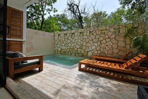 Casa Piedra | 3-Bedroom Townhouse – One Lock-Off