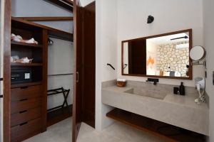 Casa Piedra | 3-Bedroom Townhouse – One Lock-Off