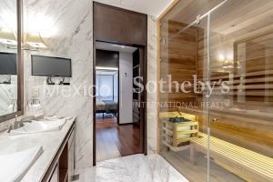 St Regis 2806